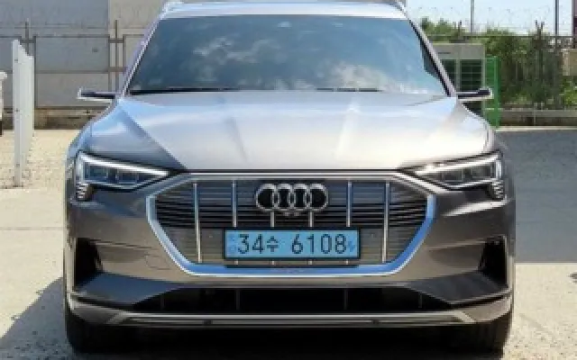 스포티지더볼드 중고차 e-트론 55 콰트로 매물 사진 12 - 2023/09 25,187km