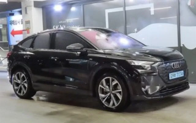 스포티지더볼드 중고차 Q4 e-트론 40 스포트백 프리미엄 매물 사진 7 - 2024/07 19,501km